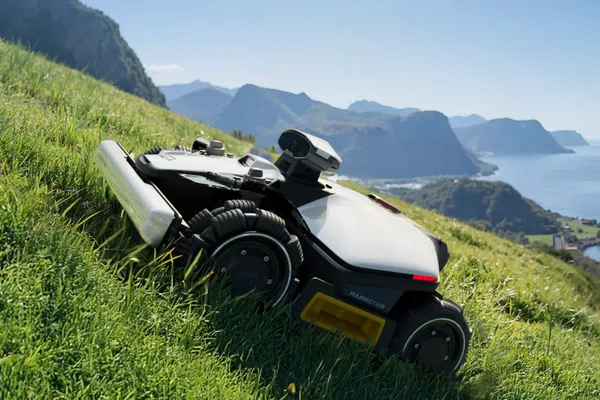 Robotická sekačka Mammotion LUBA mini 2 AWD 1000 - pohon všech kol AWD